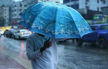 হঠাৎ বৃষ্টিতে রাজধানীবাসীর ভোগান্তি