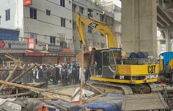 রেলের জমি থেকে অবৈধ স্থাপনা উচ্ছেদ