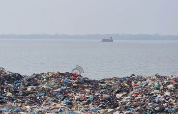 বর্জ্যের বিষে নীল পায়রা নদী