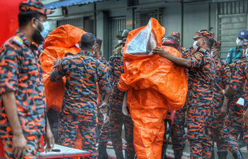 ছবিতে রুপনগর অগ্নিকান্ডের পরের অবস্থা