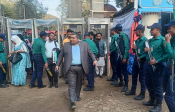 বইমেলায় নিরাপত্তা দিতে সতর্ক পুলিশ