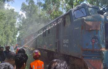 মিরসরাইয়ে ট্রেনের ইঞ্জিনে আগুন