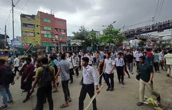 শিক্ষার্থীদের সঙ্গে ছাত্রলীগের সংঘর্ষ