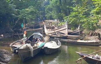 আজ ইলিশ ধরার উৎসবে নামবে জেলেরা