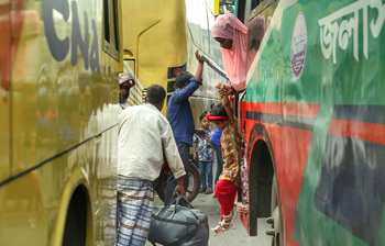 আজও ঢাকায় ফিরছে মানুষ