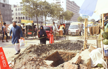 রাজধানী যেন খোঁড়াখুঁড়ির নগরী