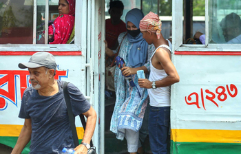 চিরচেনা রূপে ফিরেছে রাজধানী