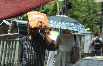 তীব্র গরম-যানজটে নাকাল নগরবাসী