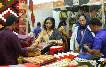 চলছে দেশীয় পণ্যের মেলা