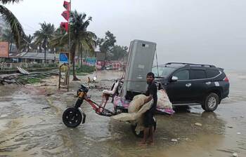 উপকূলজুড়ে ঘূর্ণিঝড় রিমাল আতঙ্ক