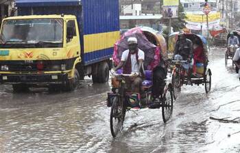 টানা বৃষ্টিতে রাজধানীতে জলাবদ্ধতা