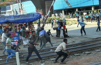 রাজধানীতে ব্যাটারিচালিত রিকশাচালকদের তাণ্ডব