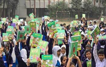 নতুন বইয়ে শোভা পাচ্ছে বিপ্লবের গ্রাফিতি