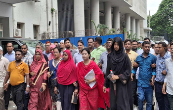 ঈদের পর উত্তাল সচিবালয়, রাস্তায় নামলেন সরকারি কর্মচারীরা