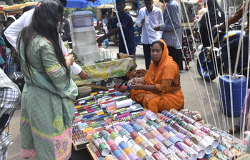ঈদেও জীবিকার তাগিদে ছুটছেন তারা