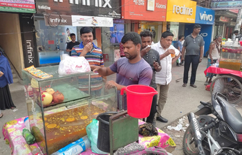 ফরিদপুরে রমরমা শরবত বিক্রি