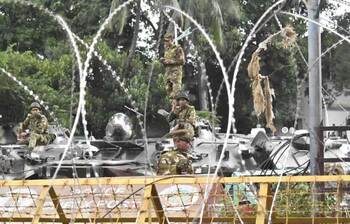 কাঁটাতারে ঘেরা বঙ্গভবন