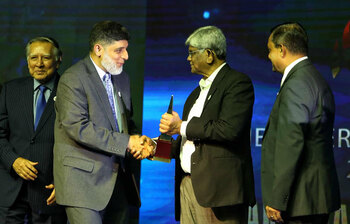 সম্মাননা পেলেন আহসান খান চৌধুরী