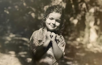 মায়াবী এই শিশুটি এখন বলিউডের সেরা নায়িকা!