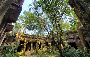 ইতিহাসের সাক্ষী অলোয়া জমিদার বাড়ি
