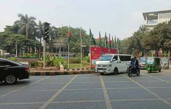 প্রায় ফাঁকা ঢাকা