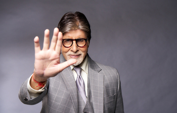 কীসের ইঙ্গিত দিলেন অমিতাভ?