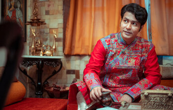 মঞ্চ থেকে পর্দায় আবেগের জাদুকর অনির্বাণ