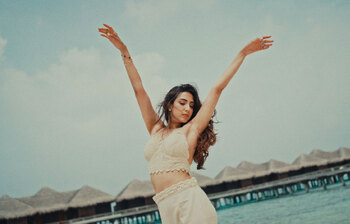 Mim in Maldives, Viral New Look