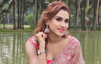 রূপেগুণে অনন্যা ববি