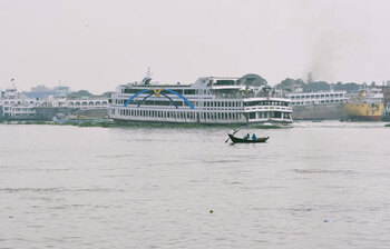 দুর্গন্ধ নয়, এখন বুড়িগঙ্গায় প্রাণের ঘ্রাণ