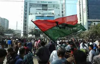 ছবিতে ছাত্রদলের ইসি ঘেরাও