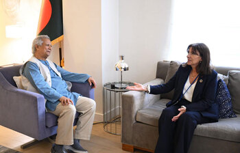 ছবিতে প্যারিসের মেয়রের সঙ্গে প্রধান উপদেষ্টার সাক্ষাৎ