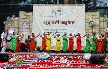 জমজমাট শিল্পকলার পিঠা উৎসব