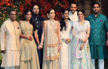 আম্বানির ছেলের বিয়েতে বসেছিল তারকাদের হাট