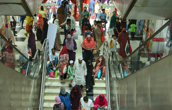 রাজধানীতে জমে উঠছে ঈদ বাজার