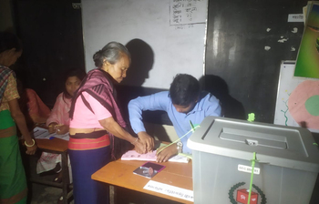 চলছে ভোটগ্রহণ