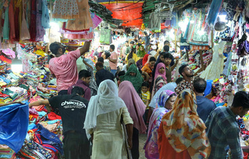 জমজমাট মৌচাক মার্কেট