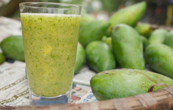 গরমে প্রাণ জুড়াবে কাঁচা আমের জুস