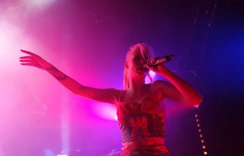 অস্ট্রেলিয়ায় জন্ম হলেও রাজত্ব করেন আমেরিকান হিপহপে