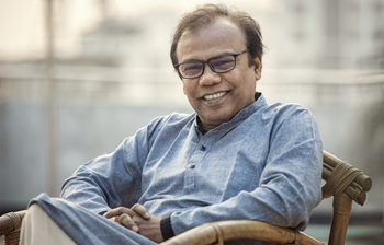 মঞ্চ থেকে পর্দা, বাবু এক জীবন্ত চরিত্র