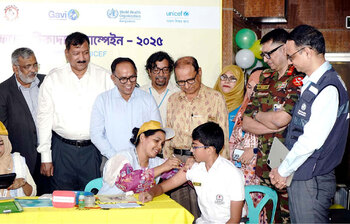 আজকের আলোচিত ছবি: ১২ অক্টোবর ২০২৫