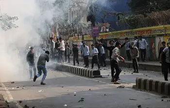 ফের সংঘর্ষে জড়ালো ঢাকা-আইডিয়াল কলেজ