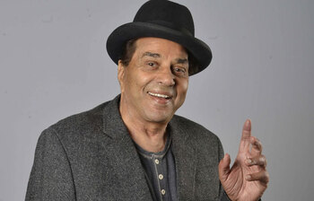 আলোচনায় ধর্মেন্দ্র, দেখুন তার জনপ্রিয় কিছু সিনেমা