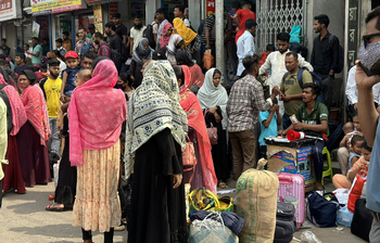 বাড়তি ভাড়া ও যানজটে নাকাল রাজধানীবাসী