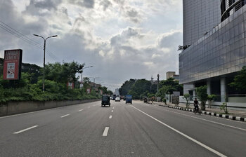 ছবিতে ফাঁকা ঢাকা