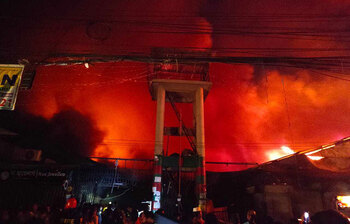 মোহাম্মদপুর কৃষি মার্কেটে অগ্নিকাণ্ডে ভয়াবহতার ছবি