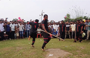 ঐতিহ্যবাহী খেলায় মেতেছেন ফরিদপুরবাসী