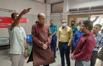 ঈদ ছুটিতে স্বাস্থ্যসেবা দেখতে হঠাৎ হাসপাতালে স্বাস্থ্যমন্ত্রী