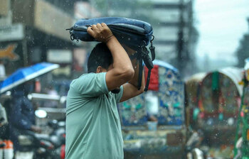 প্রকৃতির বৃষ্টি উপহার, নগরজীবনে ভোগান্তির ছাপ