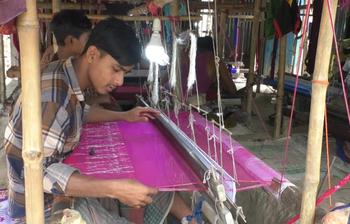 ব্যস্ত জামালপুরের জামদানি পাড়া